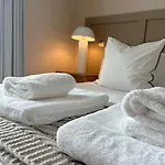 Stylish 2-bedroom Near Minster, Rydale House - Sleeps 4 Apartment