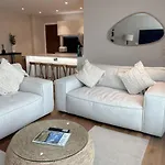 Apartment Stylish 2-bedroom Near Minster, Rydale House - Sleeps 4