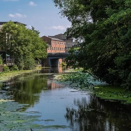 Racers Roost, Rydale House, York, Sleeps 4 * 요크