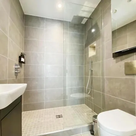 Stylish 2-bedroom Near Minster, Rydale House - Sleeps 4 * Йорк