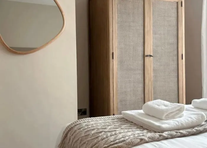 Stylish 2-bedroom Near Minster, Rydale House - Sleeps 4 Apartment York