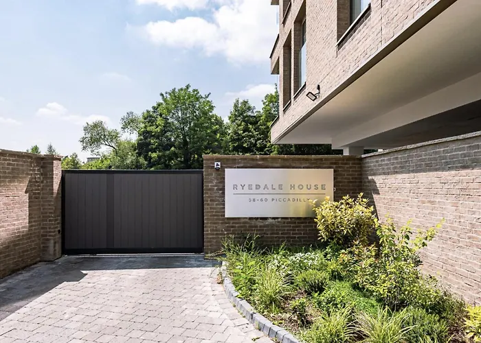 Stylish 2-bedroom Near Minster, Rydale House - Sleeps 4 Apartment