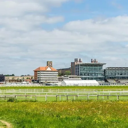 Apartment Stylish 2-bedroom Near Minster, Rydale House - Sleeps 4