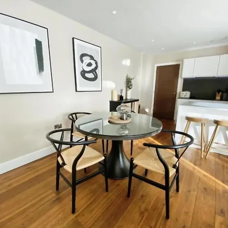 Stylish 2-bedroom Near Minster, Rydale House - Sleeps 4 York