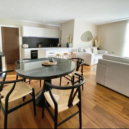 Apartment Stylish 2-bedroom Near Minster, Rydale House - Sleeps 4 York